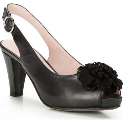Buty damskie. Brązowe czółenka damskie Wittchen, w paski, ze skóry, z okrągłym noskiem. W wyprzedaży za 199,90 zł.
