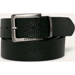 Guess Jeans - Pasek skórzany dwustronny. Czarne paski męskie Guess Jeans, w paski, z jeansu. W wyprzedaży za 179,90 zł.