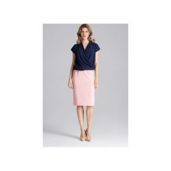 Bluzka M652 Granat. Niebieskie bluzki damskie FIGL, xl, bez wzorów, z tkaniny, eleganckie, bez kołnierzyka, z krótkim rękawem. Za 129,00 zł.