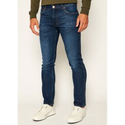 Jeansy Regular Fit Wrangler Greensboro W15QCJ027. Niebieskie jeansy męskie Wrangler, m, bez wzorów. W wyprzedaży za 269,00 zł.