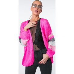 Blezer rękawy w paski neonowy róż MISC5524. Różowe swetry damskie Fasardi, w paski, bez rękawów, bez kaptura. Za 109,00 zł.