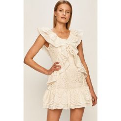 Glamorous - Sukienka. Białe sukienki damskie Glamorous, na co dzień, s, bez wzorów, z bawełny, casualowe, bez kołnierzyka, bez rękawów, mini, rozkloszowane. W wyprzedaży za 369,90 zł.
