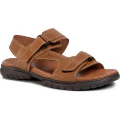 Sandały GINO ROSSI - MB-A452-21 Camel. Pomarańczowe klapki męskie Gino Rossi, ze skóry, bez zapięcia. Za 199,99 zł.