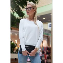 Swetry klasyczne damskie: sweter