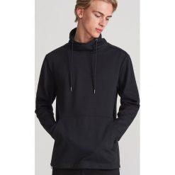 Bluza z kołnierzem - Czarny. Czarne bluzy męskie Reserved, xl, bez wzorów, bez kołnierzyka, bez rękawów, bez kaptura. Za 139,99 zł.
