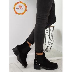 Sztyblety z ćwiekami czarne Z175 BLACK. Czarne botki damskie obuwie damskie, z zamszu, klasyczne, bez obcasa, bez zapięcia. Za 89,51 zł.