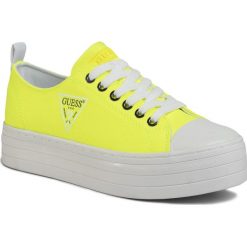 Trampki GUESS - Brigs FL6BRS FAB12 YELLO. Żółte półbuty damskie Guess, z aplikacjami, z gumy, bez zapięcia. Za 399,00 zł.