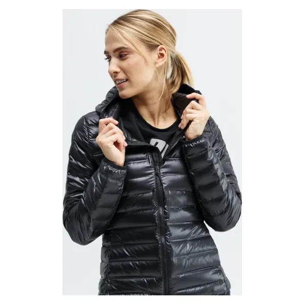 Adidas Kurtka W Varilite Ho J , czarny, rozmiar XS. Czarne kurtki damskie Adidas, na zimę, s, bez wzorów, z puchu, z kapturem. Za 499,99 zł.