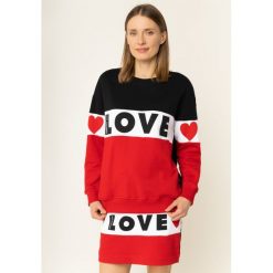 Bluza LOVE MOSCHINO W638901M 4068. Bluzy damskie Love Moschino, m, bez wzorów, z bawełny, bez rękawów, bez kaptura. W wyprzedaży za 539,00 zł.