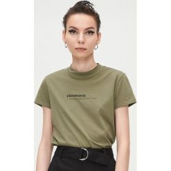 Bluzka basic ze stójką - Khaki. Brązowe bluzki damskie Cropp, s, bez wzorów, ze stójką, bez rękawów. W wyprzedaży za 23,99 zł.