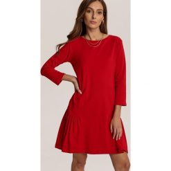 Czerwona Sukienka Zarinsyss. Czerwone sukienki damskie Renee, xl, bez wzorów, bez kołnierzyka, bez rękawów, mini. Za 69,99 zł.