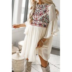 Sukienka ELIAZA. Sukienki damskie IVET, na co dzień, m, bez wzorów, z materiału, boho, bez kołnierzyka, z krótkim rękawem, krótkie, mini, proste. W wyprzedaży za 99,00 zł.