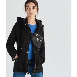 Parka z kapturem - Czarny. Czarne parki damskie marki Sinsay, s, z kapturem. Za 119,99 zł.