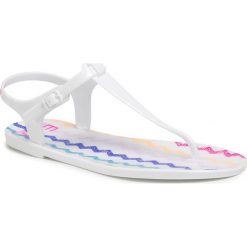 Sandały EA7 EMPORIO ARMANI - XFQ005 XK155 M638 White/Big Stripes. Białe klapki damskie EA7 Emporio Armani, bez wzorów, z tworzywa sztucznego, bez obcasa, na obcasie. Za 459,00 zł.