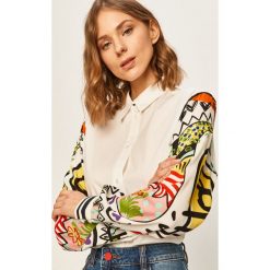 Desigual - Koszula. Białe koszule damskie Desigual, na co dzień, s, z aplikacjami, z bawełny, klasyczne, z klasycznym kołnierzykiem, z długim rękawem. Za 399,90 zł.