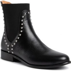Sztyblety L37 - Run'n Me RNM Black. Czarne kozaki damskie L37, ze skóry, bez obcasa, bez zapięcia. W wyprzedaży za 389,00 zł.
