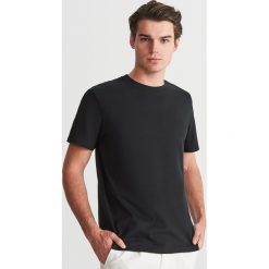 Bawełniany T-shirt - Czarny. Czarne t-shirty męskie Reserved, xl, bez wzorów, z bawełny, bez kołnierzyka. Za 19,99 zł.
