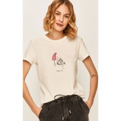 Jacqueline de Yong - T-shirt. Białe bluzki damskie Jacqueline de Yong, s, z nadrukiem, z bawełny, casualowe, z okrągłym kołnierzem. W wyprzedaży za 49,90 zł.