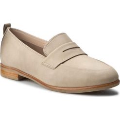 Półbuty CLARKS - Alania Belle 261258564 Sand Nubuck. Brązowe półbuty damskie skórzane marki Clarks, na obcasie. W wyprzedaży za 239,00 zł.