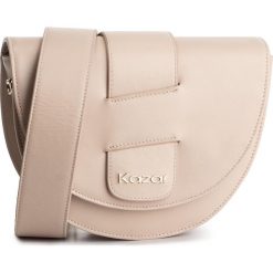 Torebka KAZAR - Birch 39602-01-B2 Beige. Brązowe listonoszki damskie Kazar, bez wzorów, ze skóry, bez dodatków. W wyprzedaży za 449,00 zł.