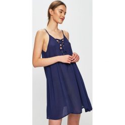 Roxy - Sukienka. Niebieskie sukienki damskie Roxy, na co dzień, s, bez wzorów, z wiskozy, casualowe, bez kołnierzyka, bez rękawów, mini, rozkloszowane. W wyprzedaży za 159,90 zł.
