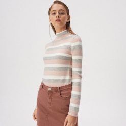 Sweter z golfem w paski - Różowy. Różowe swetry damskie Sinsay, s, w paski, bez rękawów. Za 49,99 zł.