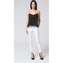 Topy damskie: Lekki Top z Czarną Koronką