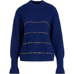 Sweter The Kooples FPUL19023K. Niebieskie swetry damskie The Kooples, bez wzorów, z bawełny, klasyczne, bez rękawów, bez kaptura. W wyprzedaży za 579,00 zł.