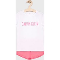 Calvin Klein Underwear - Piżama dziecięca 104-176 cm. Różowe piżamy dziewczęce Calvin Klein Underwear, z nadrukiem, z elastanu, bez rękawów. Za 199,90 zł.