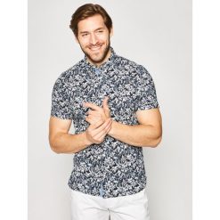 Koszula TOMMY HILFIGER Palm Tree MW0MW13454. Różowe koszule męskie TOMMY HILFIGER, m, bez wzorów, z bawełny, casualowe, bez kołnierzyka, bez rękawów. Za 389,00 zł.