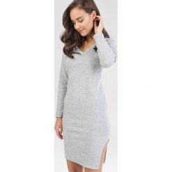 Szara Sukienka Felova. Szare sukienki damskie Born2be, s, bez wzorów, z dzianiny, bez kołnierzyka, bez rękawów. Za 79,99 zł.