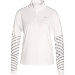 Nike Performance DRY FLASH Koszulka sportowa white/armory blue/silver. Białe topy sportowe damskie marki Nike Performance, l, z elastanu. W wyprzedaży za 181,30 zł.