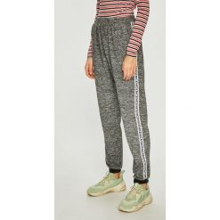 Only - Spodnie Chalotte. Spodnie damskie ONLY. W wyprzedaży za 59,90 zł.