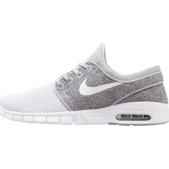 Nike SB STEFAN JANOSKI MAX Tenisówki i Trampki wolf grey/white/dark grey/pure. Szare trampki i tenisówki damskie marki Nike SB, z tworzywa sztucznego. W wyprzedaży za 349,30 zł.