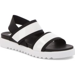 Sandały STEVE MADDEN - Sake Flat Sandal 91001123-07097-02001 White. Czarne klapki damskie Steve Madden, bez wzorów, ze skóry ekologicznej, bez obcasa. W wyprzedaży za 269,00 zł.
