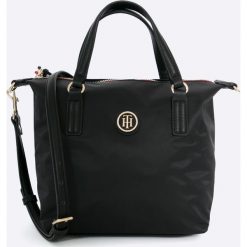 Tommy Hilfiger - Torebka. Niebieskie listonoszki damskie TOMMY HILFIGER, w paski, z nylonu, na ramię, małe, bez dodatków. W wyprzedaży za 269,90 zł.