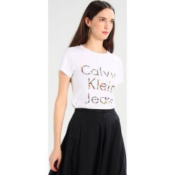 Bluzki, topy, tuniki: Calvin Klein Jeans TAMAR FLOWER TEE Tshirt z nadrukiem bright white/multi