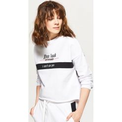 Odzież damska: Krótka bluza oversize - Biały