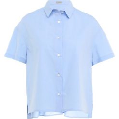 MRZ CAMICIA POLO Koszula blau. Niebieskie koszule damskie marki MRZ, s, z bawełny, polo. W wyprzedaży za 404,70 zł.