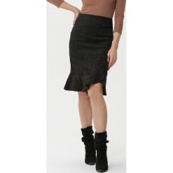 Czarna Spódnica Pink Sky. Czarne spódniczki damskie Born2be, s, bez wzorów, ze sztruksu, eleganckie, z podwyższonym stanem, midi, asymetryczne. Za 69,99 zł.