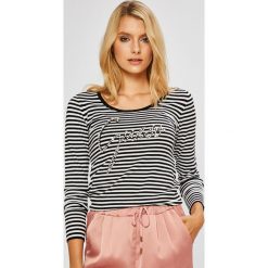 Guess Jeans - Sweter. Szare bez kategorii marki Guess Jeans, s, z wiskozy, z okrągłym kołnierzem. Za 319,90 zł.