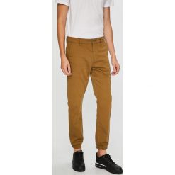 Only & Sons - Spodnie Chino. Szare bez kategorii marki Only & Sons, z elastanu. W wyprzedaży za 119,90 zł.