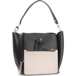 Torebka GUESS - HWVG70 96730 BLA. Czarne torebki klasyczne damskie Guess, z aplikacjami, ze skóry ekologicznej. Za 539,00 zł.