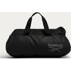 Reebok - Torba. Czarne torebki damskie sportowe Reebok, w paski, z poliesteru, sportowe, na ramię, bez dodatków. Za 139,90 zł.