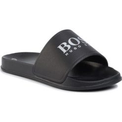 Klapki BOSS - Slides With Contrast J29F73/M90 D Black Charcoal. Czarne sandały dziewczęce Boss, ze skóry ekologicznej, bez zapięcia. W wyprzedaży za 149,00 zł.