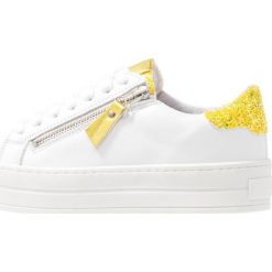 Trampki damskie slip on: SPM POMME Tenisówki i Trampki white