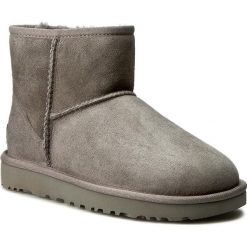 Buty UGG - W Classic Mini II 1016222 W/Grey. Szare kozaki damskie Ugg, na imprezę, z wełny, bez obcasa, bez zapięcia. Za 759,00 zł.