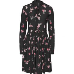 Sukienka shirtowa w kwiaty bonprix czarny w kwiaty. Czarne sukienki damskie bonprix, w kwiaty, bez kołnierzyka, bez rękawów. Za 109,99 zł.