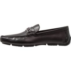 Calvin Klein KELVIN DRESS Mokasyny black. Czarne półbuty męskie Calvin Klein, ze skóry ekologicznej. Za 589,00 zł.
