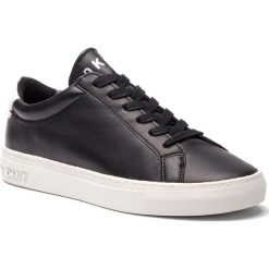 Sneakersy DKNY - Court K2488771 Black. Czarne półbuty damskie DKNY, bez wzorów, ze skóry ekologicznej, eleganckie, bez obcasa, na płaskiej podeszwie, na sznurówki. W wyprzedaży za 419,00 zł.